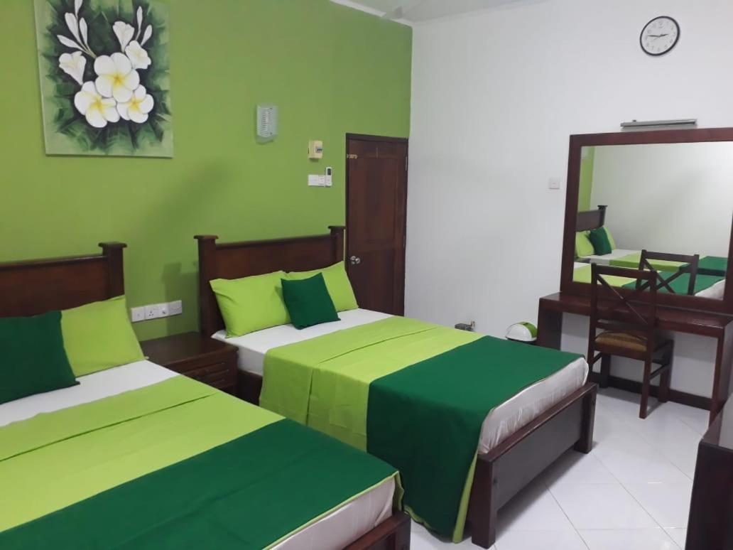 Sunshine Holiday Resort -Sella Катарагама Экстерьер фото